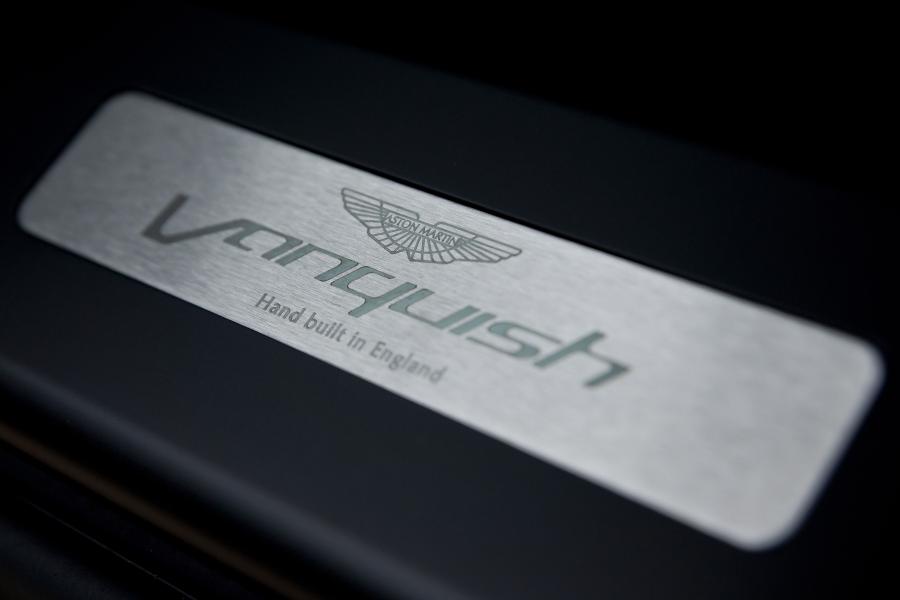 Логотип Aston Martin Vanquish 2012 года  (UK) (фото 81 из 170)